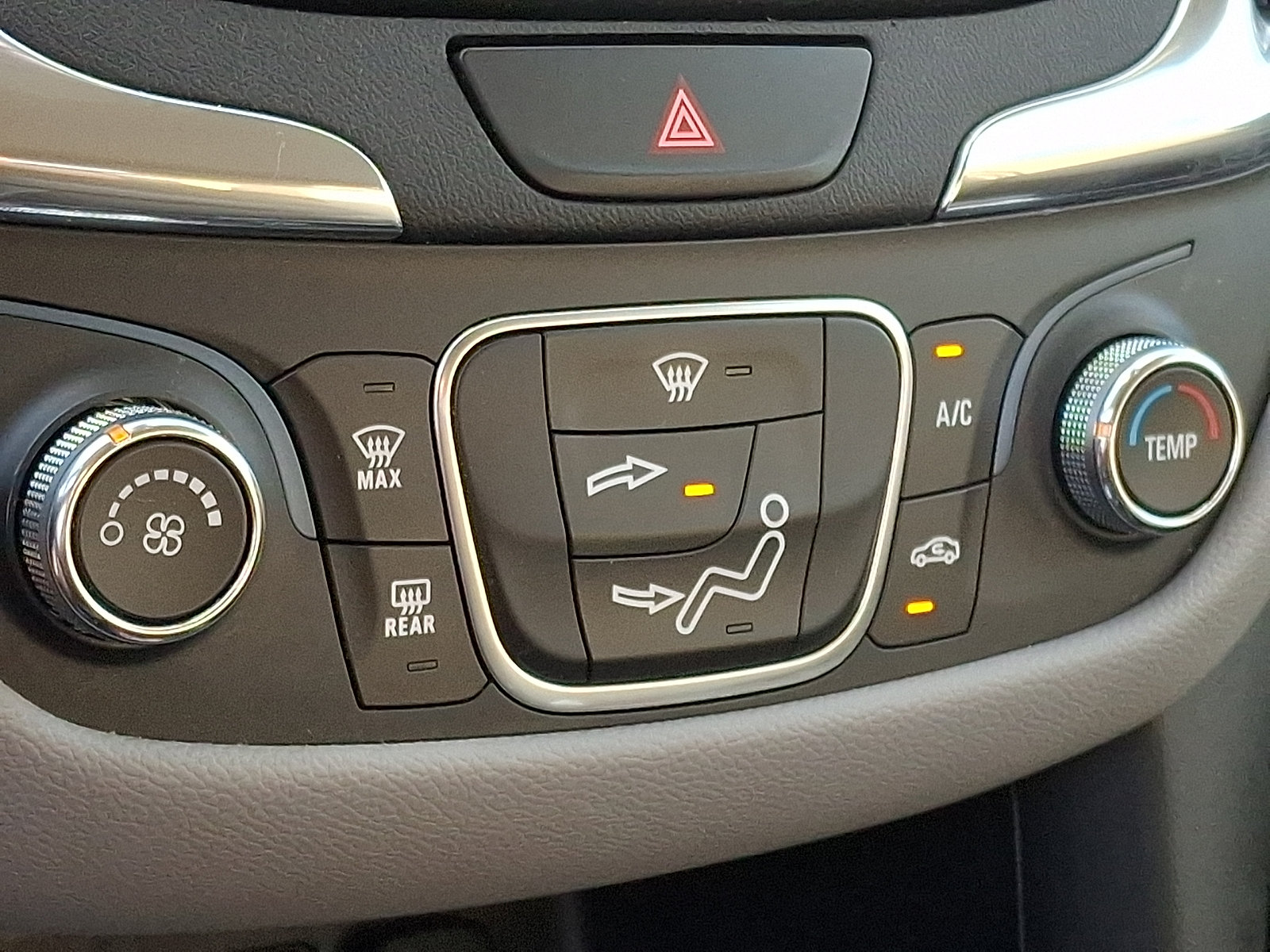Used 2020 Chevrolet Equinox LS w/ LS Convenience Package FWD image 18