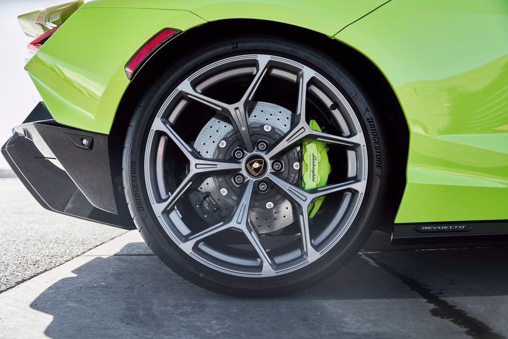 Used 2025 Lamborghini Revuelto AWD/4WD image 30
