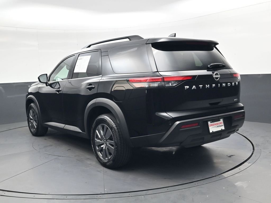 Used 2025 Nissan Pathfinder SV image 5