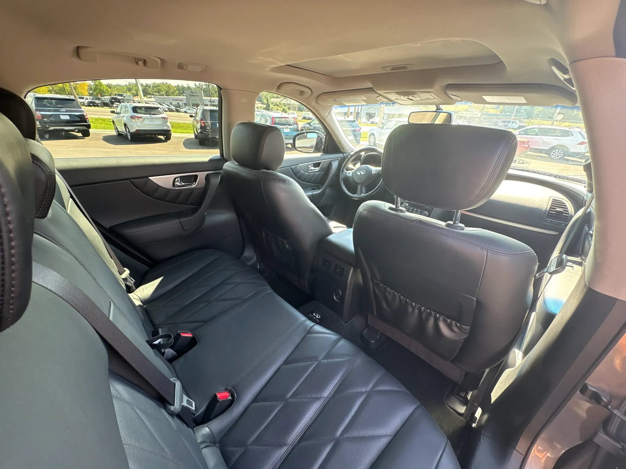 Used 2011 INFINITI FX35 AWD w/ Premium Pkg image 24