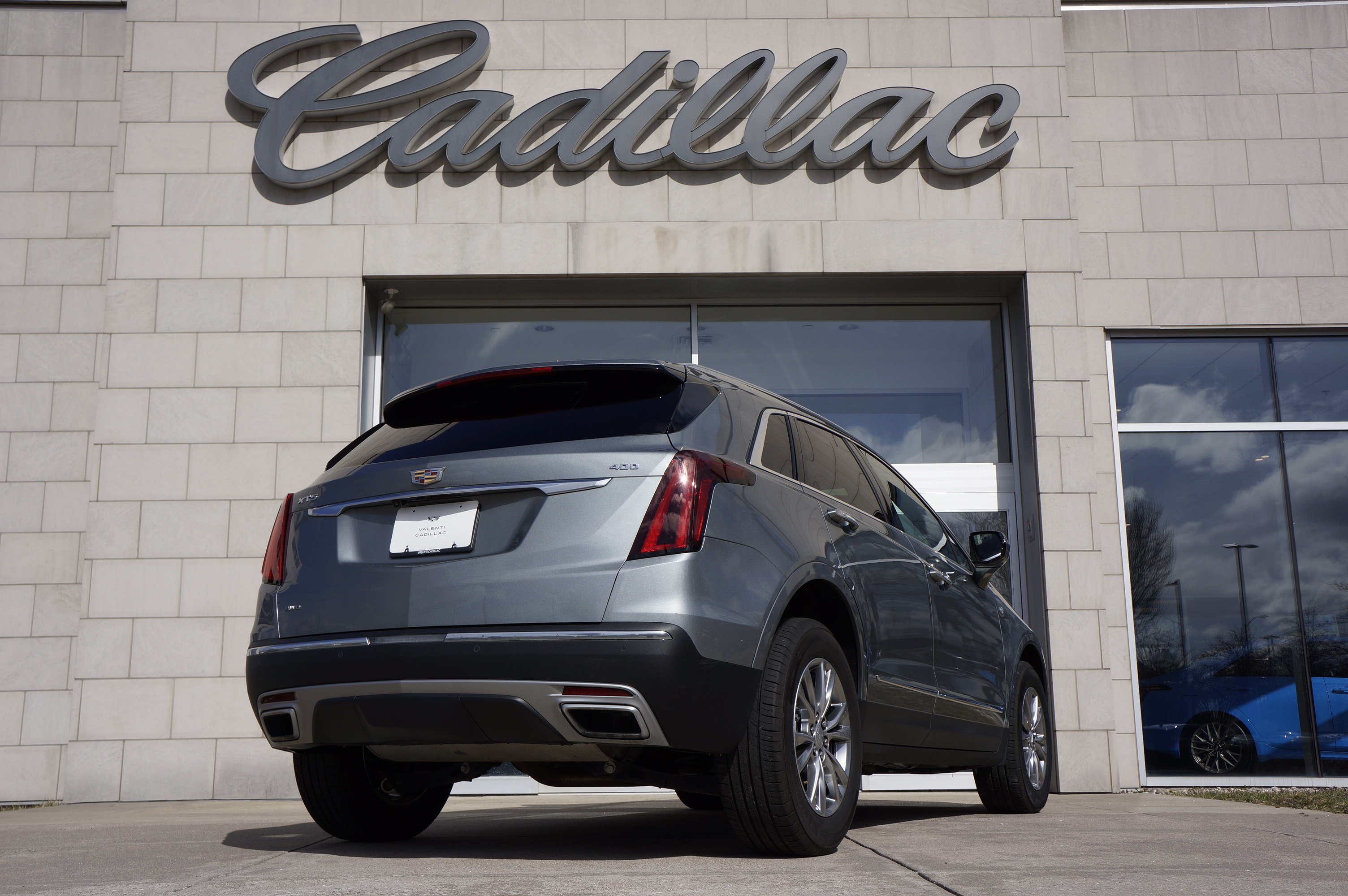 New 2025 Cadillac XT5 Luxury AWD/4WD image 4