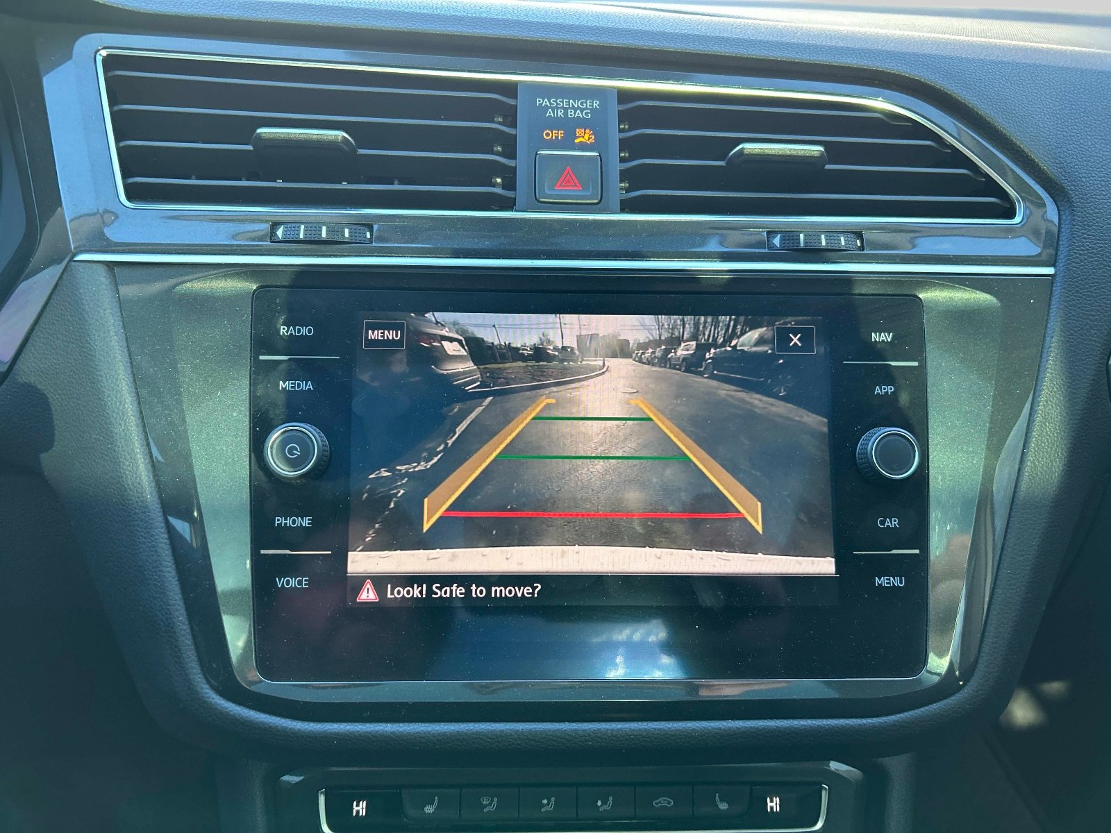 Used 2018 Volkswagen Tiguan SEL Premium AWD/4WD image 24