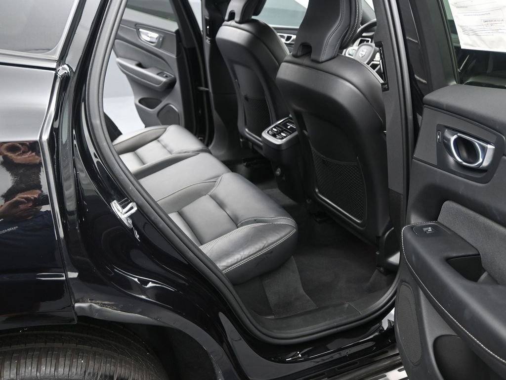 Certified 2022 Volvo XC60 B5 R-Design w/ Advanced Package AWD/4WD image 18
