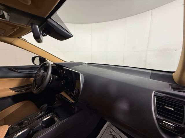 Used 2023 Lexus NX 250 FWD w/ Towing Package (2000 Lbs) image 27