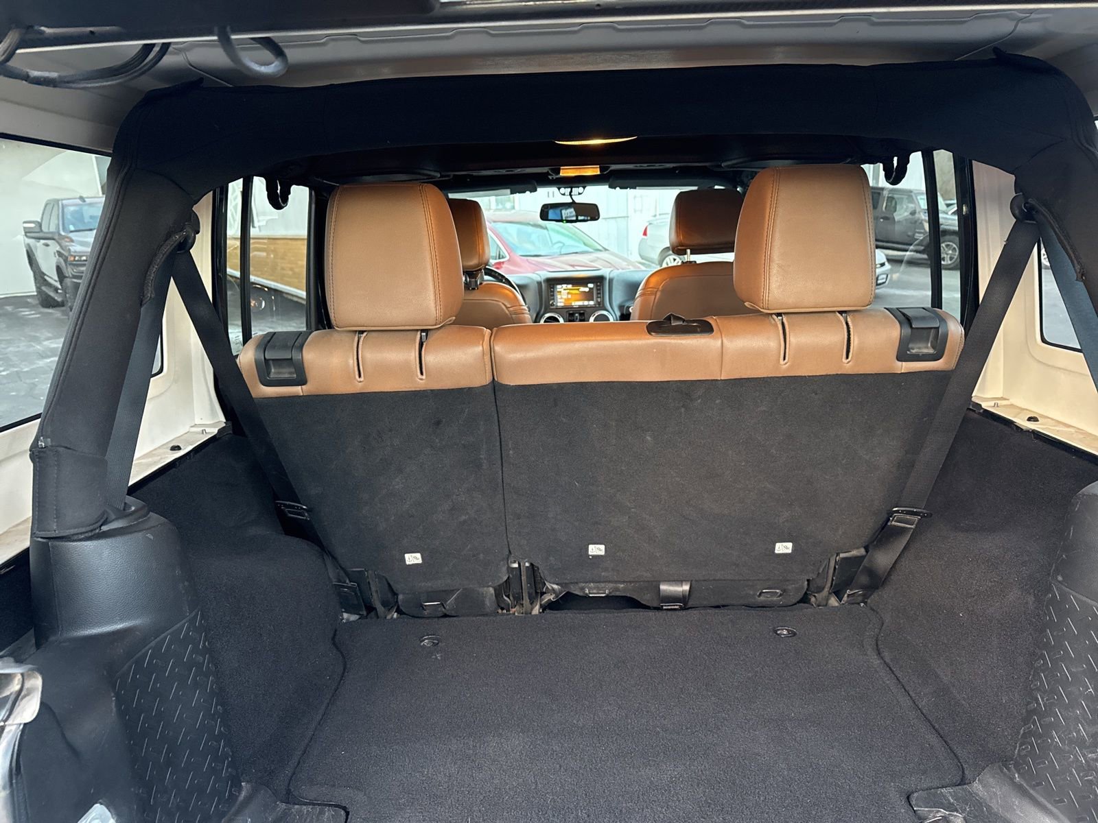 Used 2015 Jeep Wrangler Unlimited Sahara w/ Connectivity Group image 22