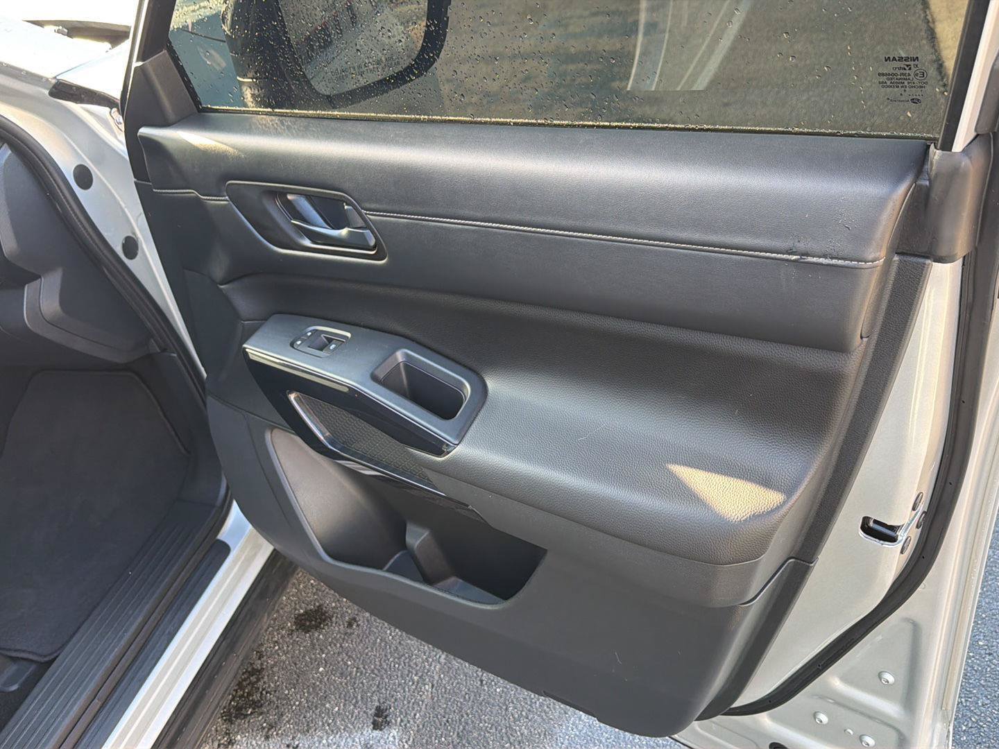 Used 2024 Nissan Pathfinder S AWD/4WD image 14