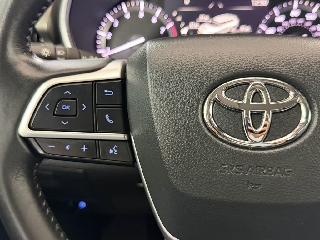 Used 2022 Toyota Highlander XLE FWD image 22