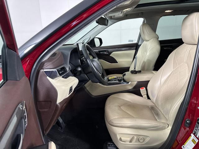 Used 2022 Toyota Highlander Platinum image 11