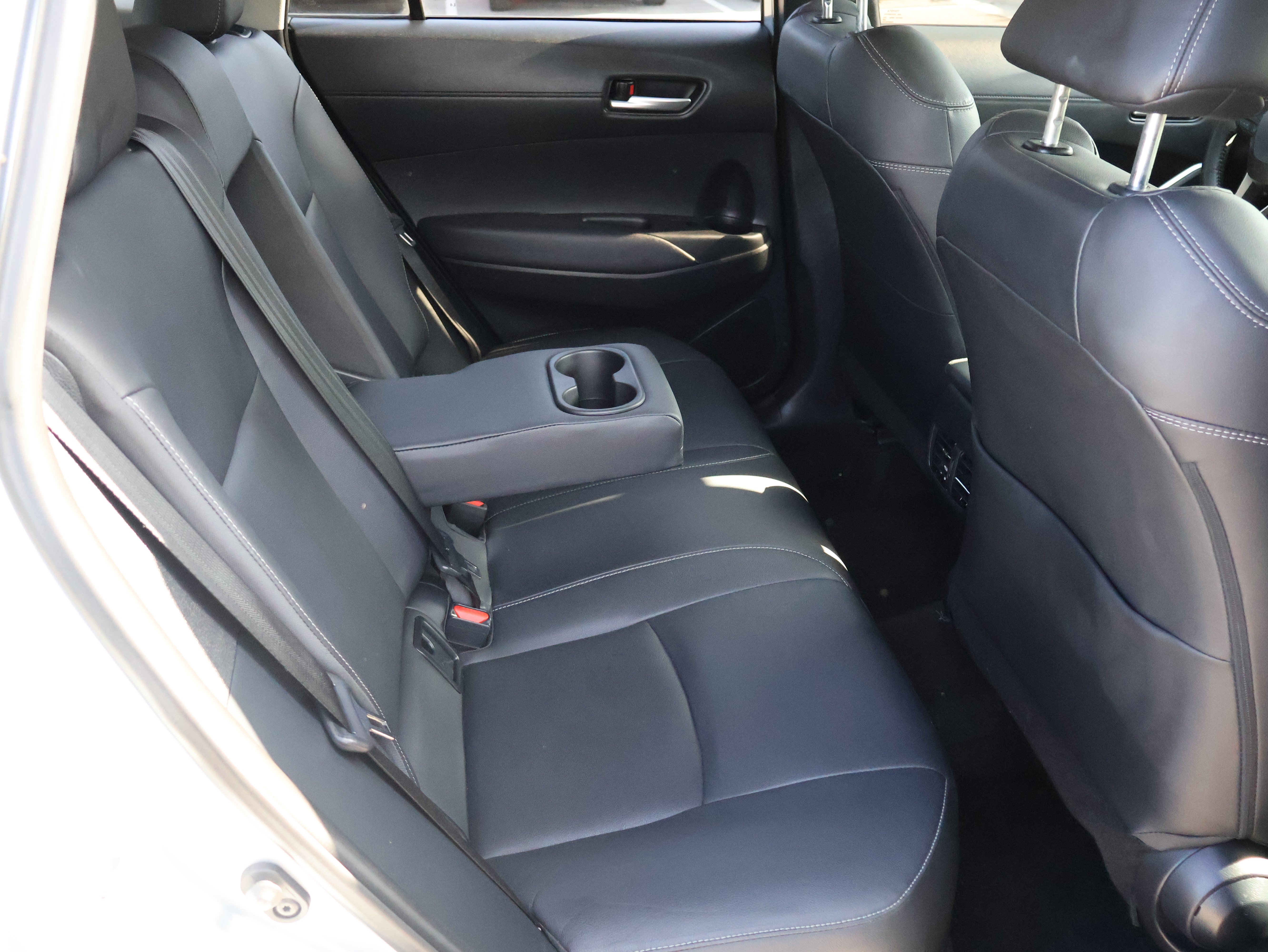Used 2023 Toyota Corolla Cross XLE w/ Convenience Package FWD image 12