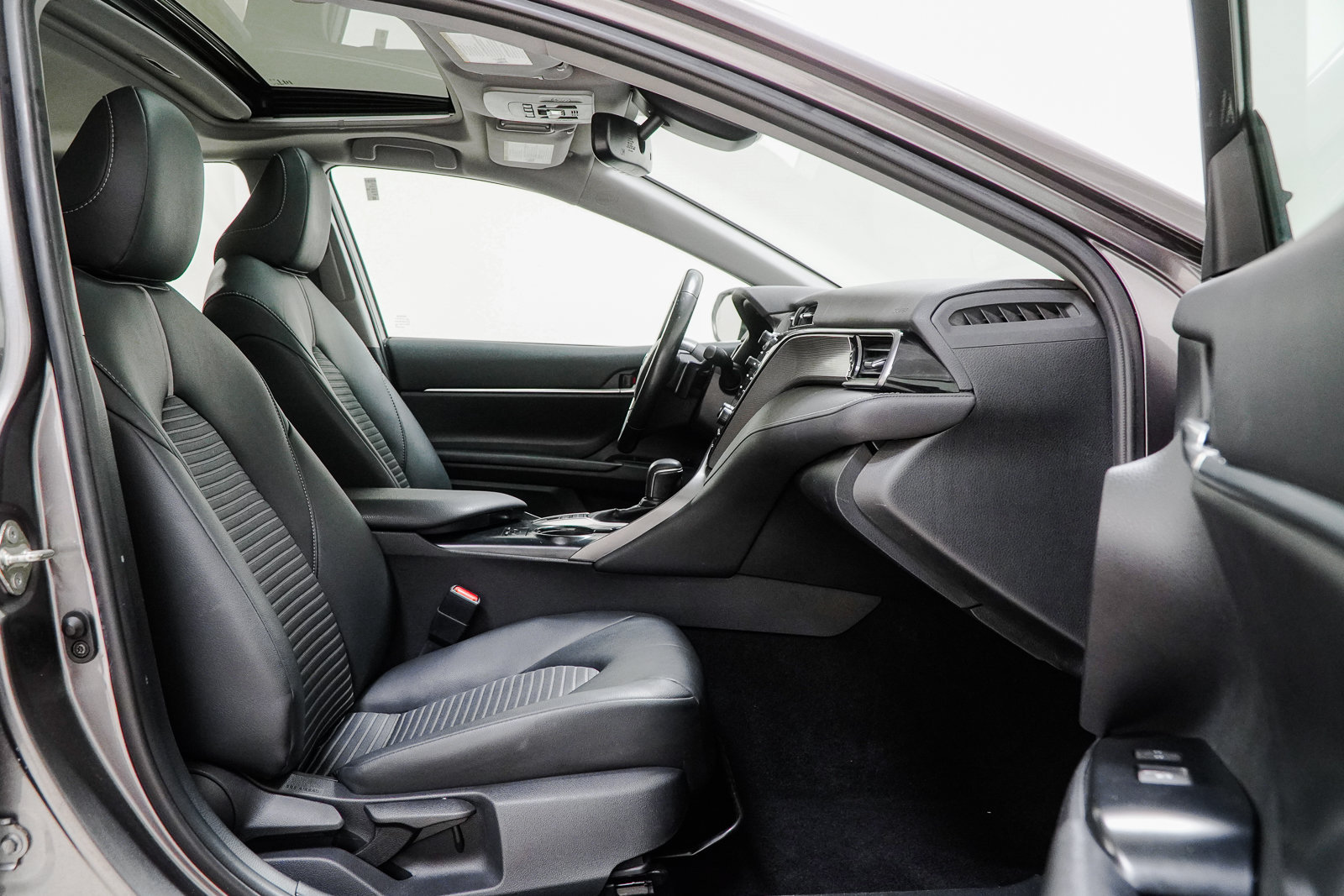 Used 2019 Toyota Camry SE w/ Audio Package FWD image 38