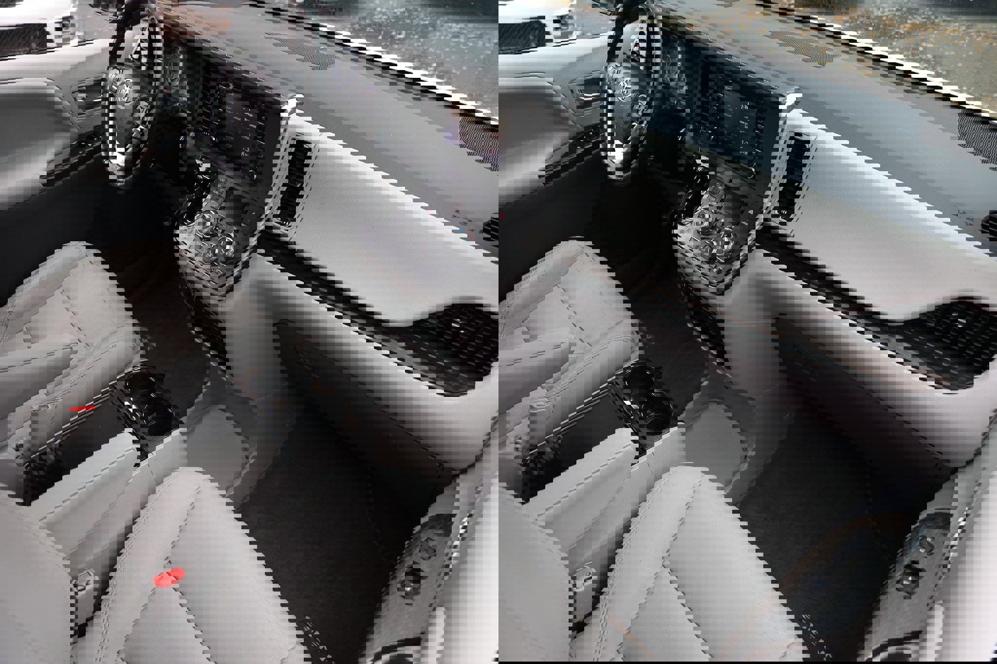 Used 2020 Toyota Sienna XLE image 21