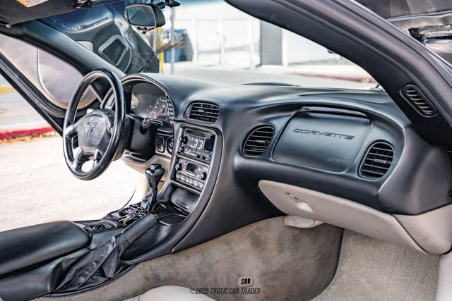 Used 2001 Chevrolet Corvette Coupe w/ Preferred Equipment Group1 image 38