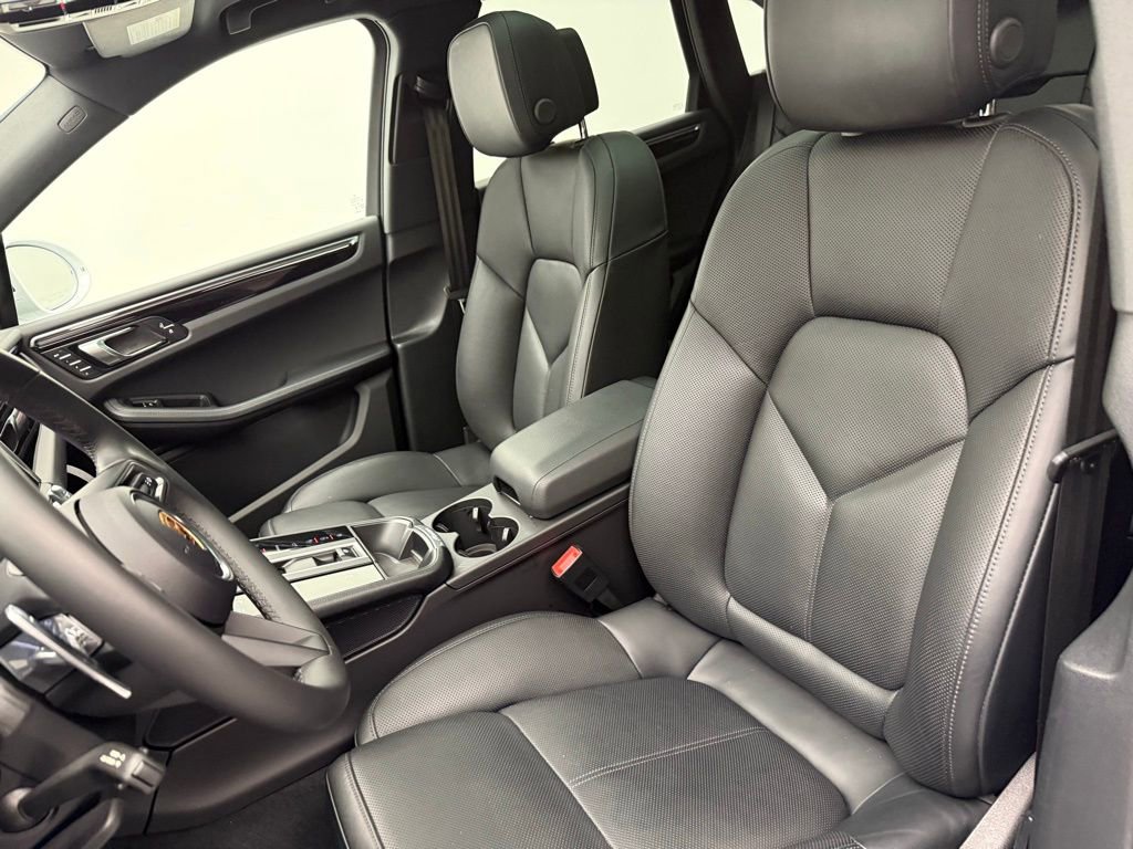 Used 2024 Porsche Macan image 5