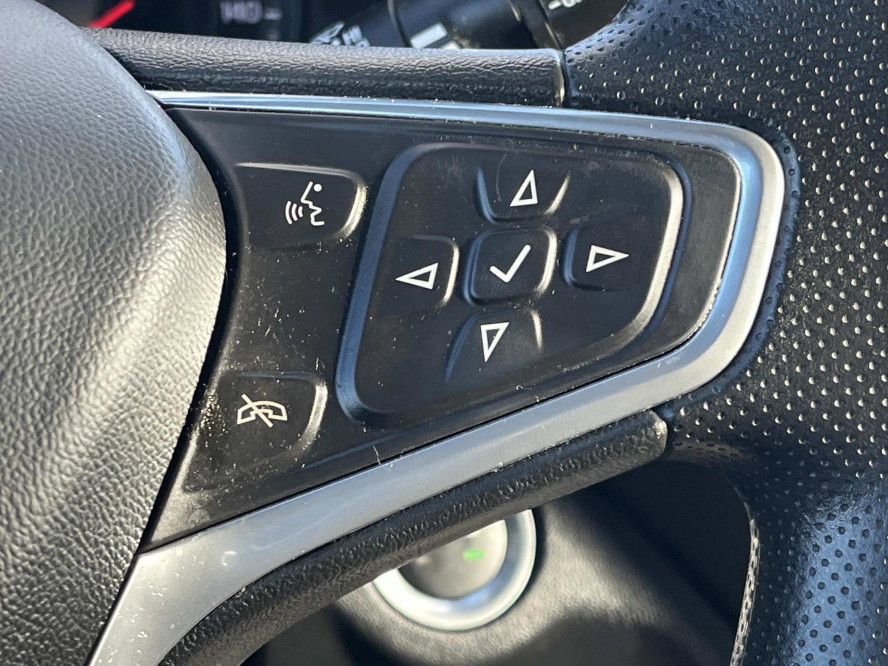 Used 2023 Chevrolet Equinox LT image 33