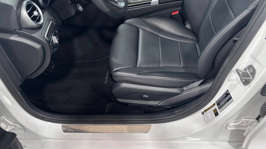 Used 2018 Mercedes-Benz C 300 4MATIC Sedan image 11