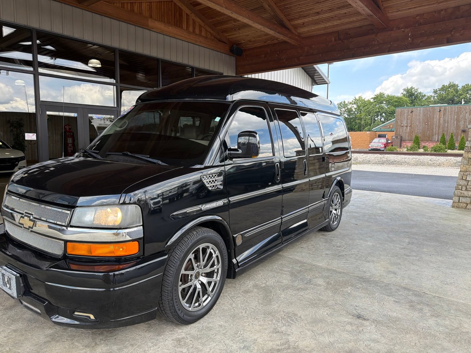 Used 2012 Chevrolet Express 1500 RWD image 21