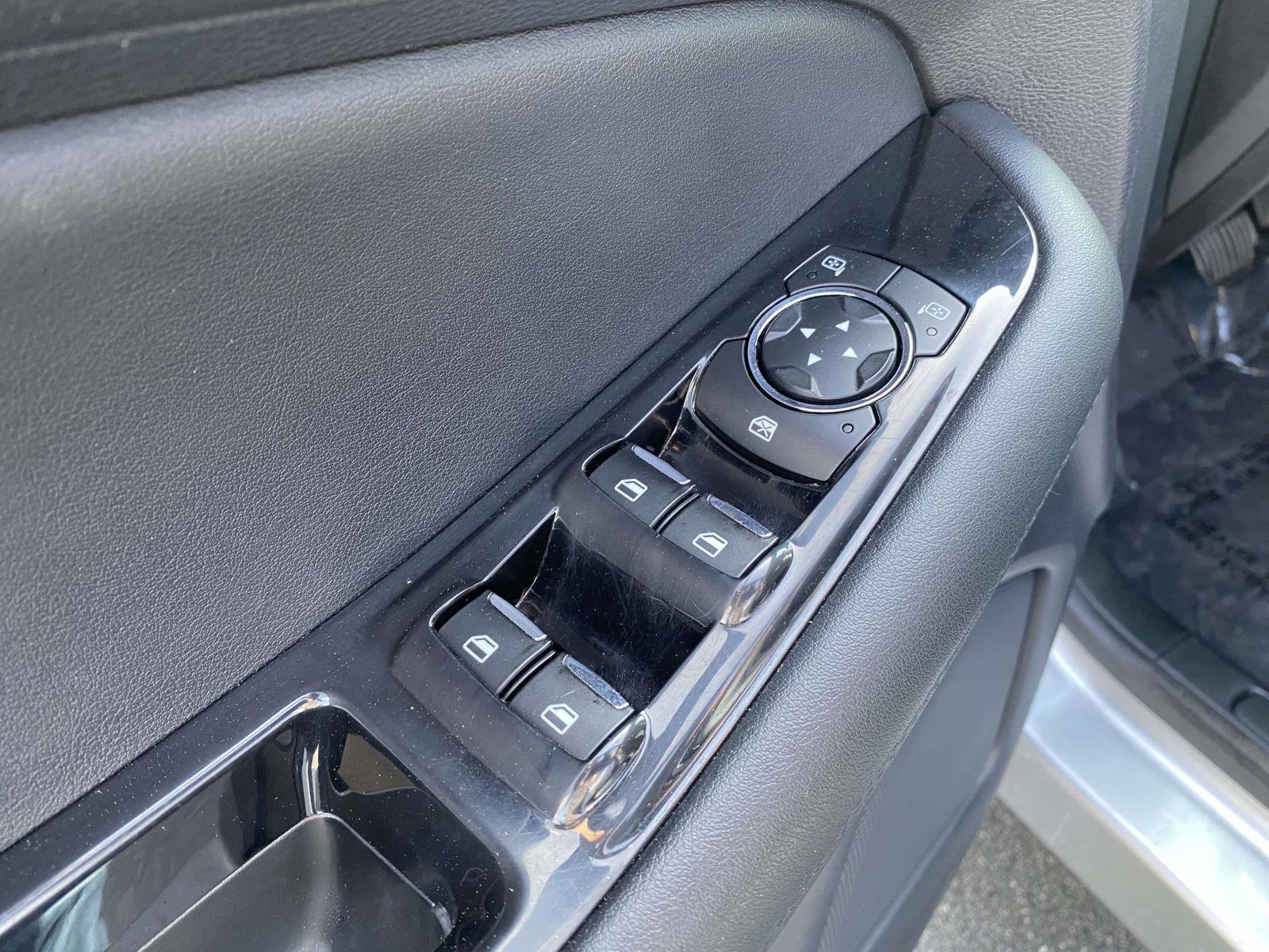 Used 2020 Ford Edge SEL FWD image 18