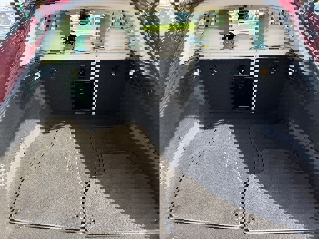 Used 2017 Maserati Levante S image 31