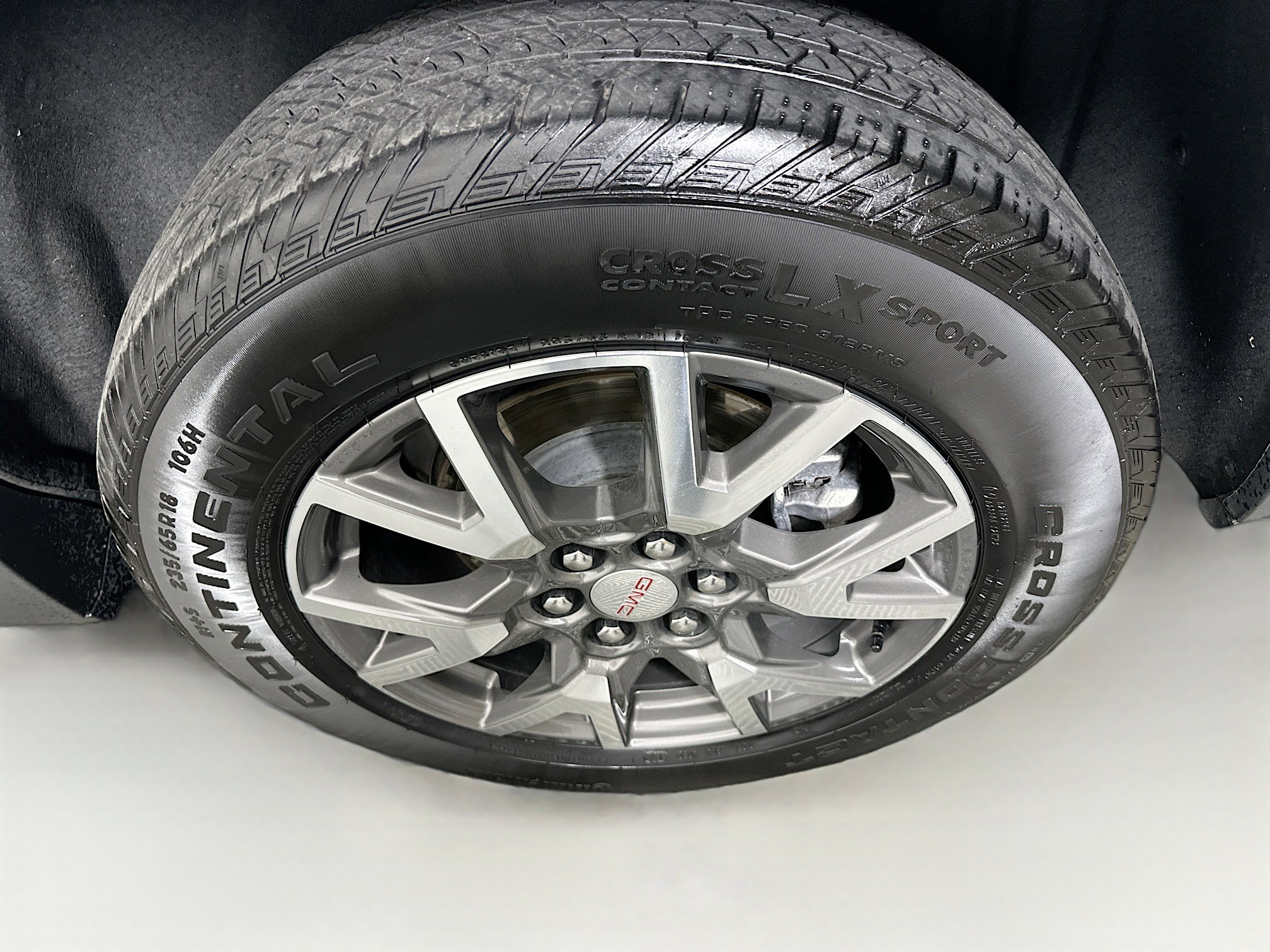 Used 2023 GMC Acadia SLE w/ Driver Convenience Package image 11