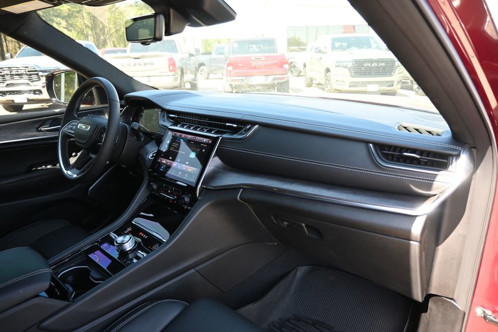 Used 2025 Jeep Grand Cherokee Overland w/ Luxury Tech Group IV image 23