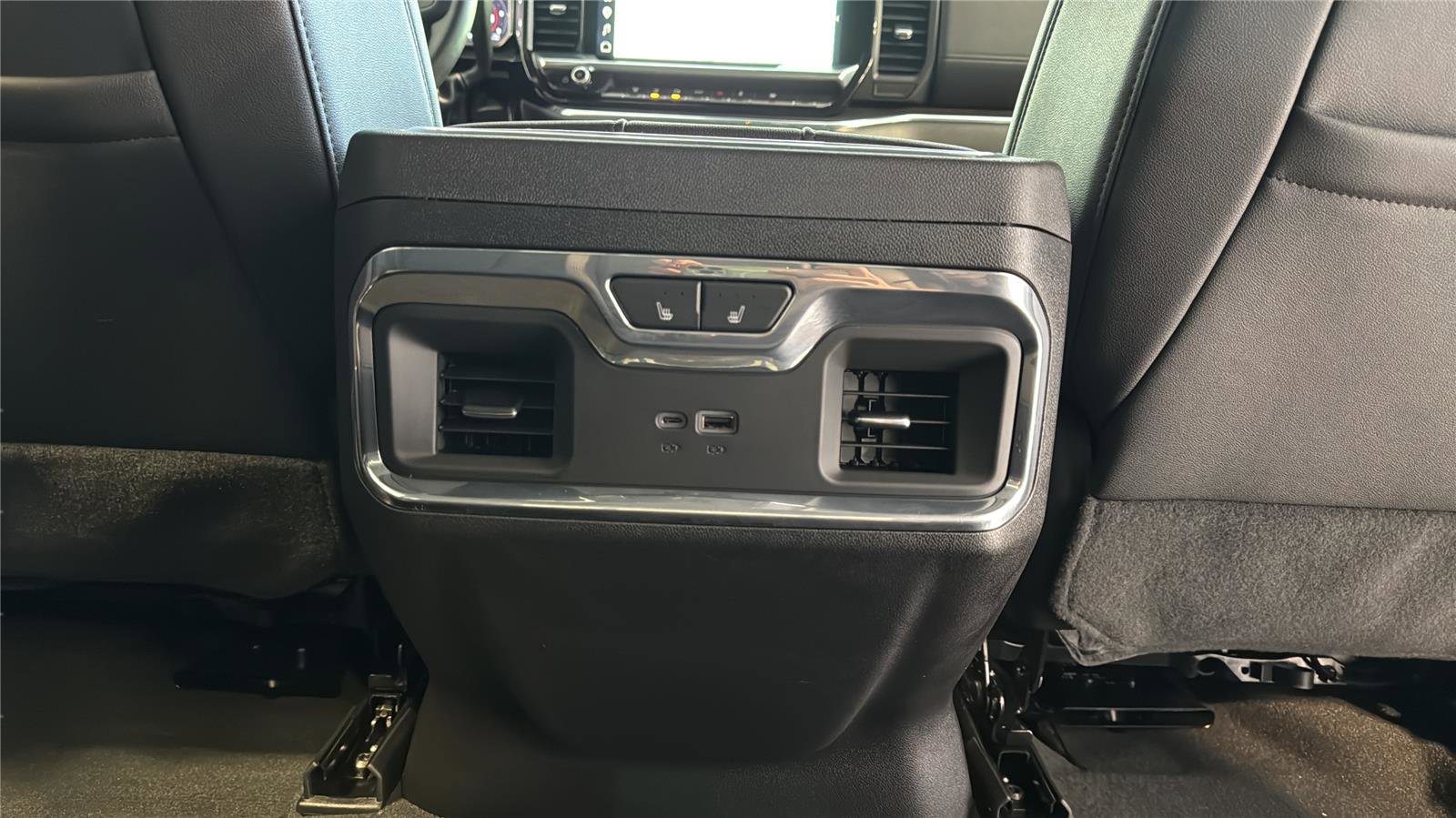 Used 2025 GMC Sierra 2500 SLT w/ SLT Premium Package AWD/4WD image 28