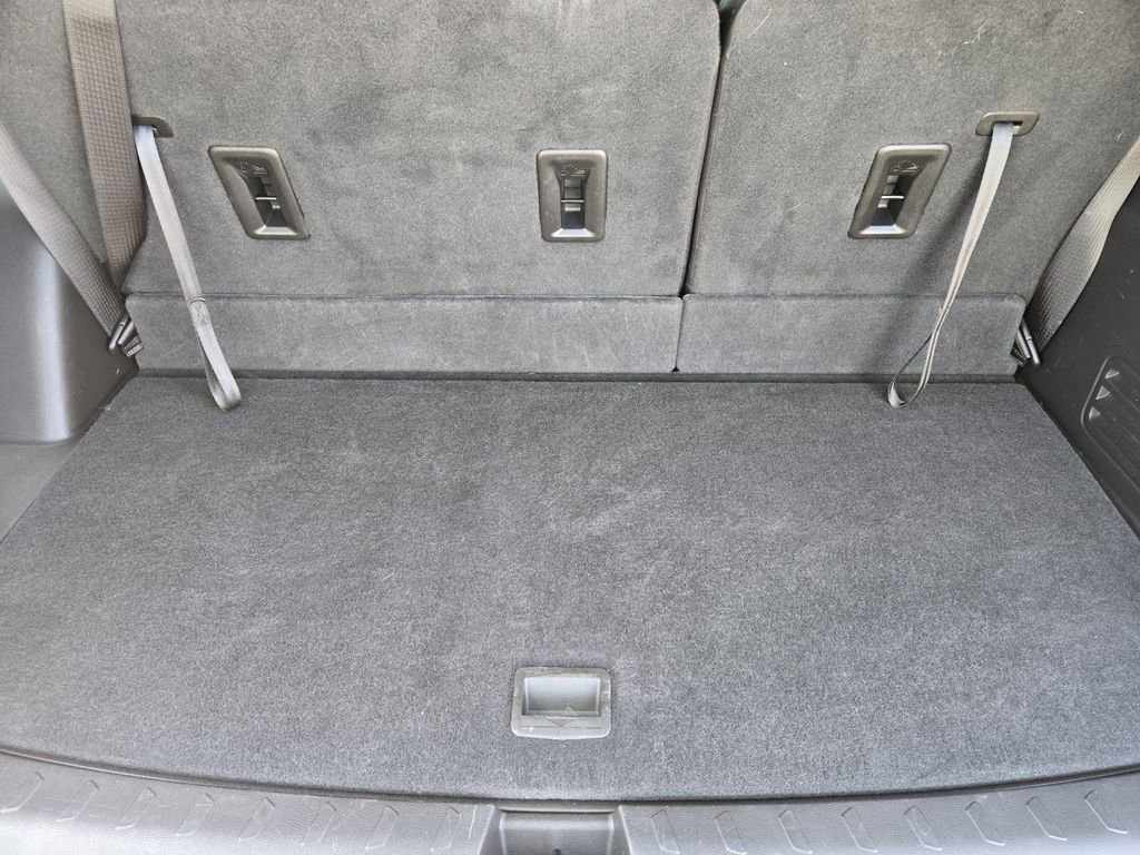 Used 2022 Chevrolet Traverse RS FWD image 32