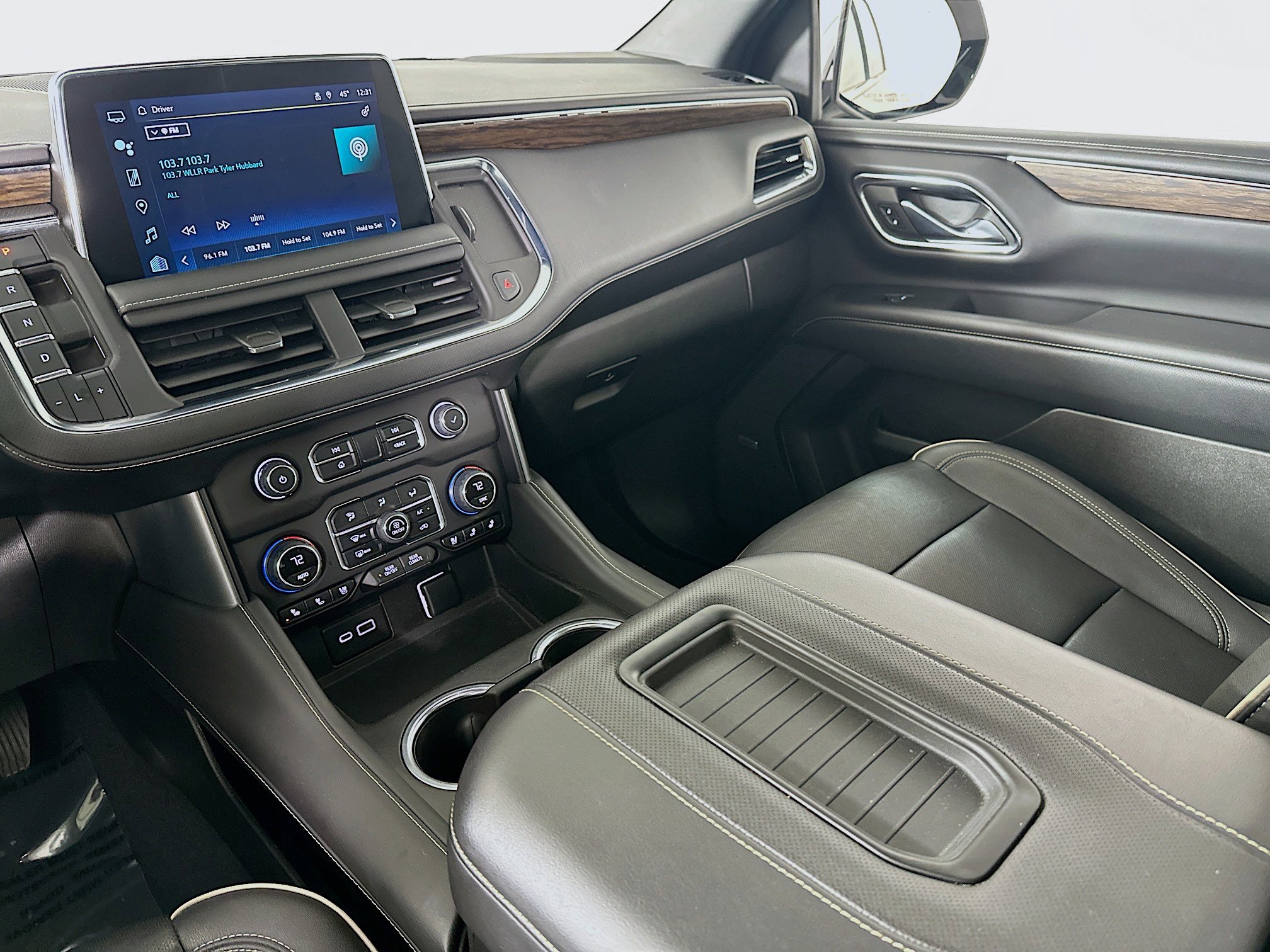 Used 2023 Chevrolet Suburban Premier image 24