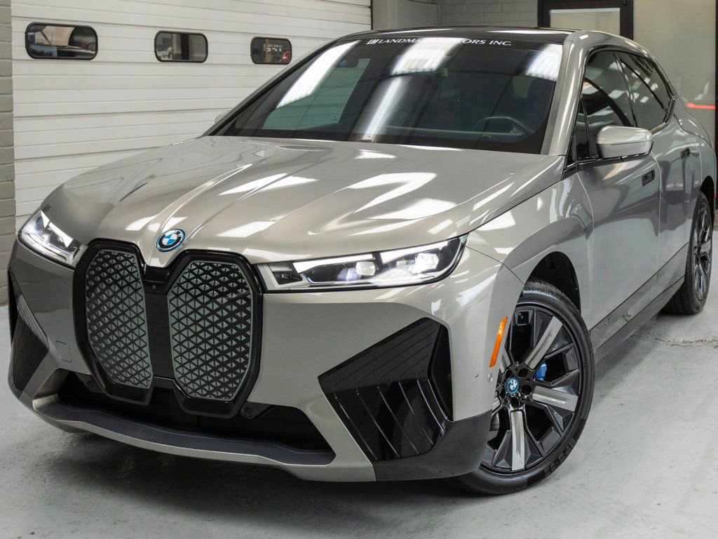 Used 2024 BMW iX xDrive50 w/ Sport Package AWD/4WD image 9