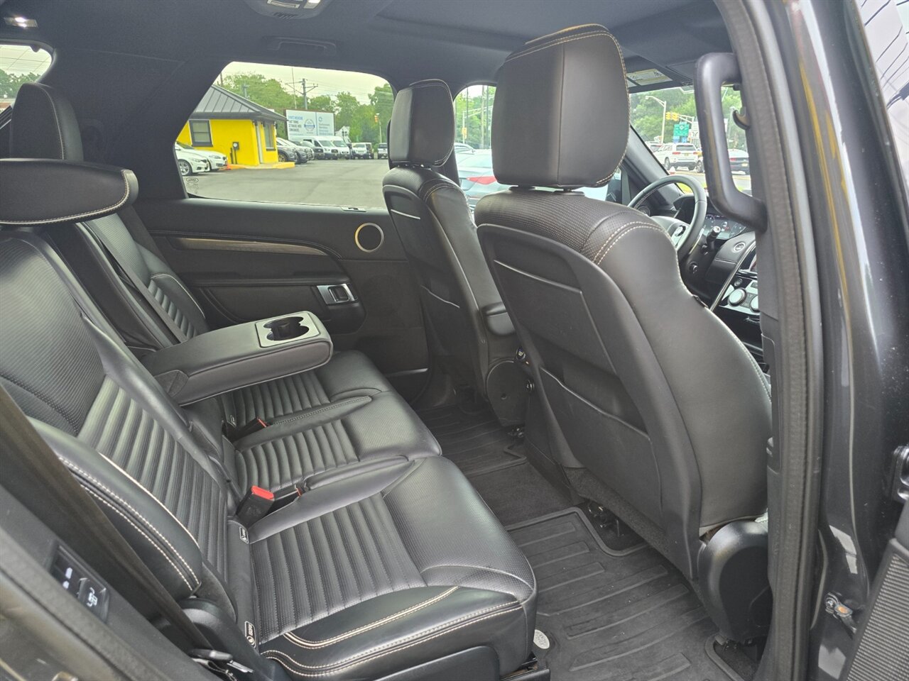 Used 2019 Land Rover Discovery HSE AWD/4WD image 24