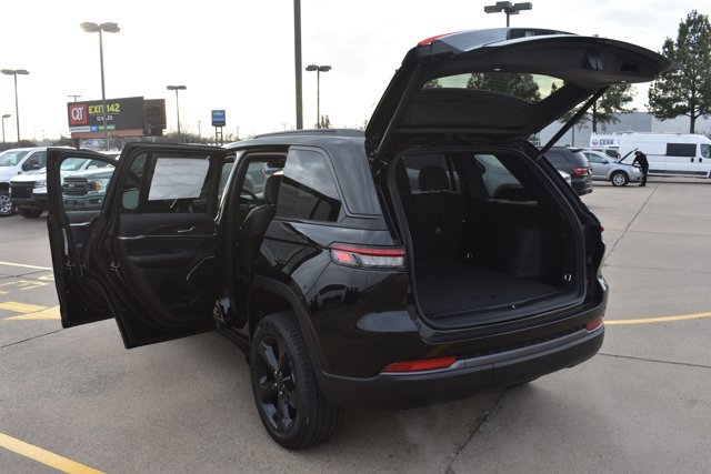 New 2026 Jeep Grand Cherokee Limited w/ Limited Altitude Package image 16