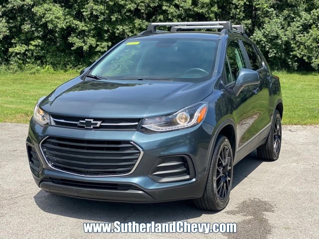 Used 2022 Chevrolet Trax LT w/ Premium Seat Package AWD/4WD image 3