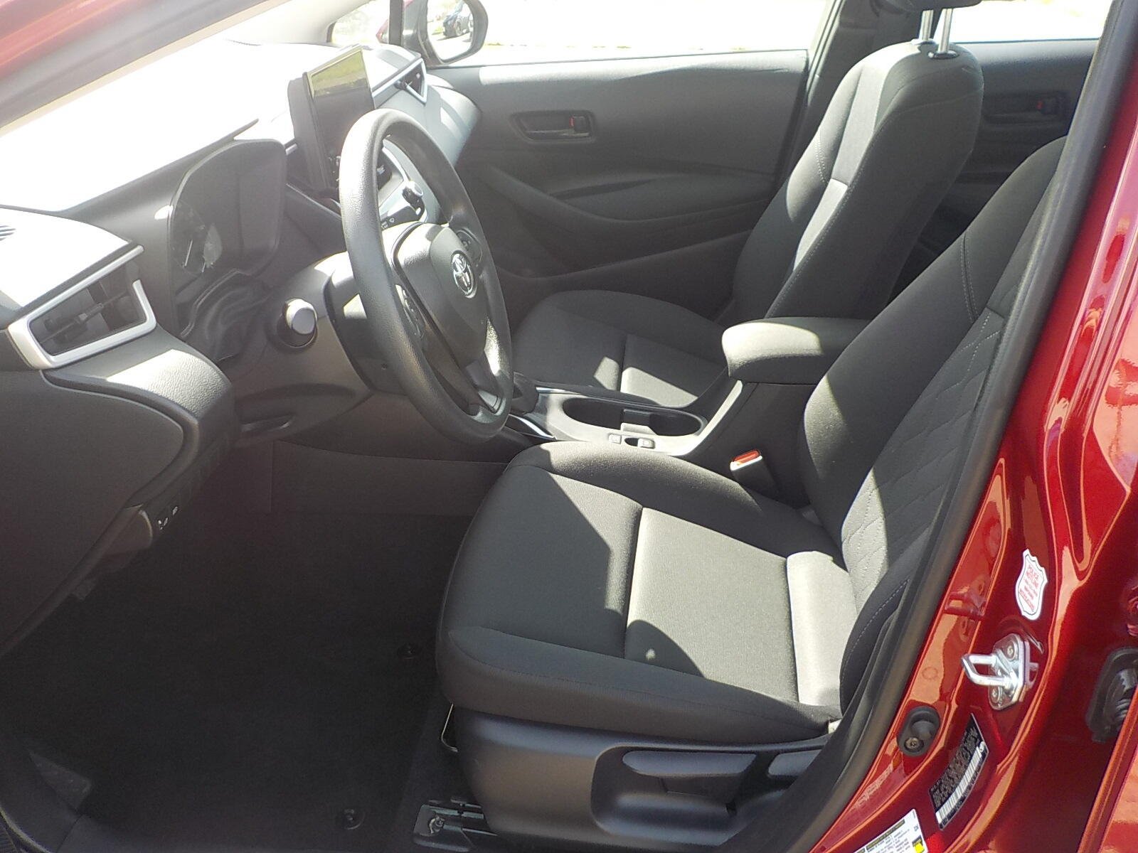 Used 2025 Toyota Corolla LE FWD image 18