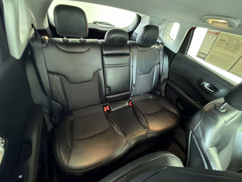 Used 2019 Jeep Compass Latitude w/ Cold Weather Group FWD image 28