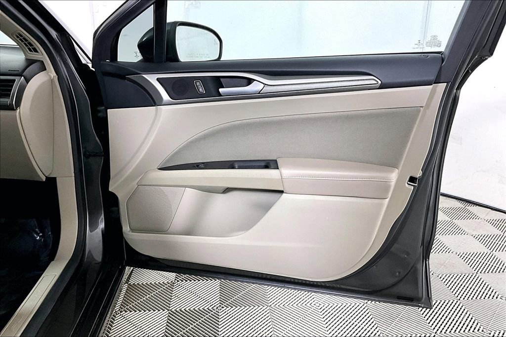 Used 2019 Ford Fusion SE image 24