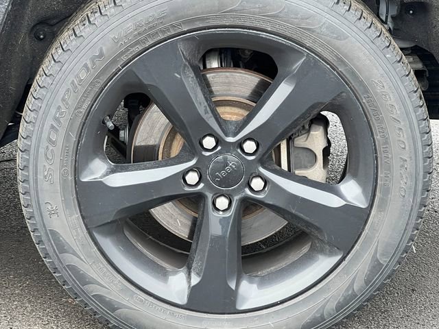 Used 2023 Jeep Grand Cherokee L Limited w/ Black Appearance Package image 14