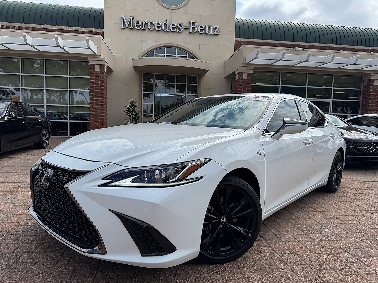 Used 2023 Lexus ES 350 F Sport w/ Accessory Package (Z2)