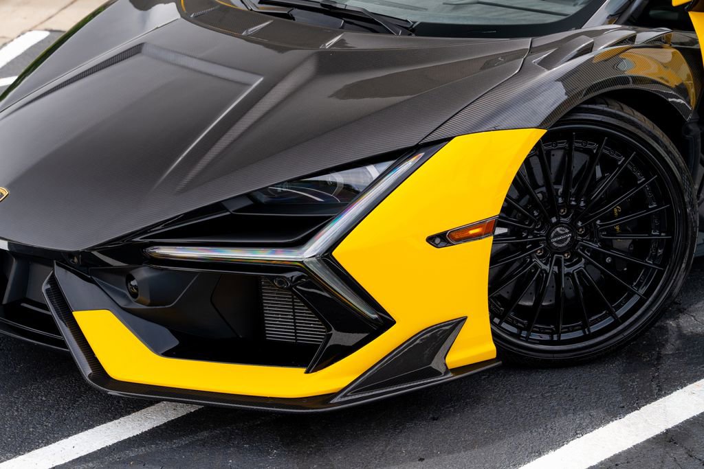 Used 2024 Lamborghini Revuelto AWD/4WD image 3