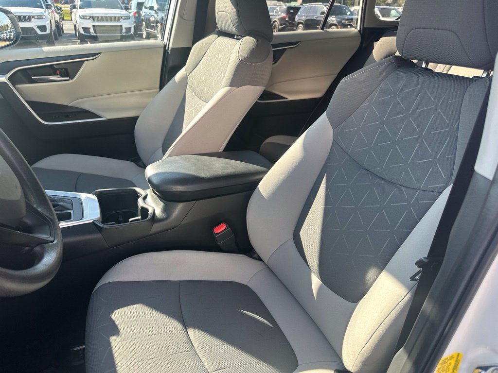 Used 2022 Toyota RAV4 XLE w/ Convenience Package AWD/4WD image 10