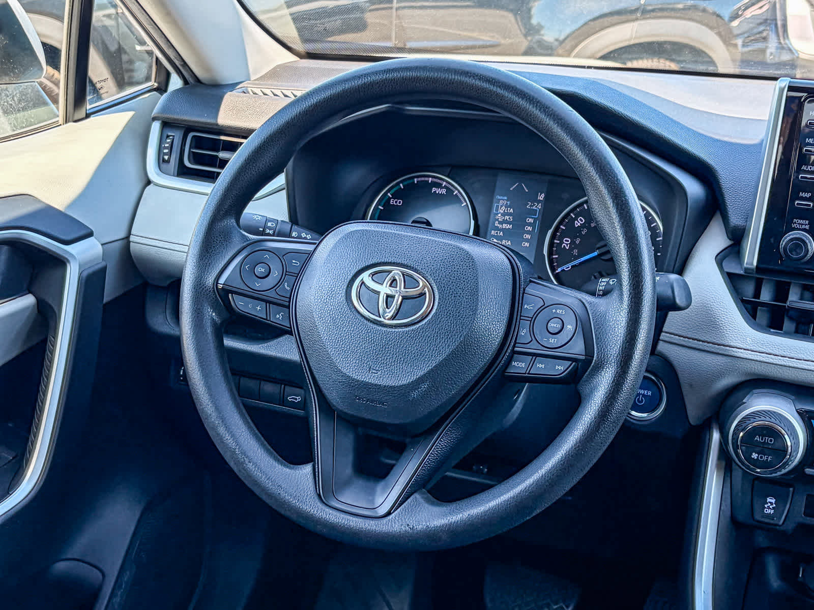 Used 2020 Toyota RAV4 XLE w/ Convenience Package image 14