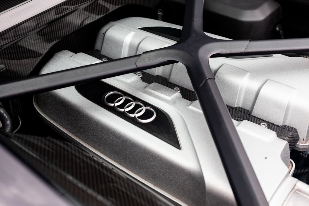 Used 2017 Audi R8 V10 w/ Carbon Exterior Package AWD/4WD image 51
