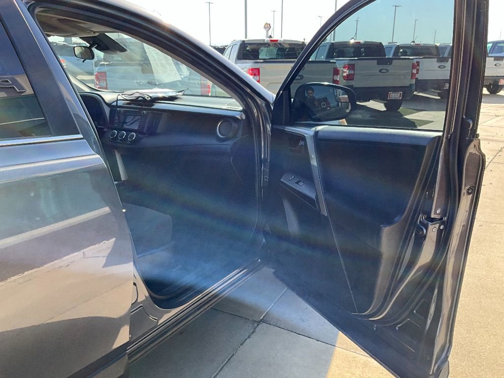 Used 2017 Toyota RAV4 LE image 25