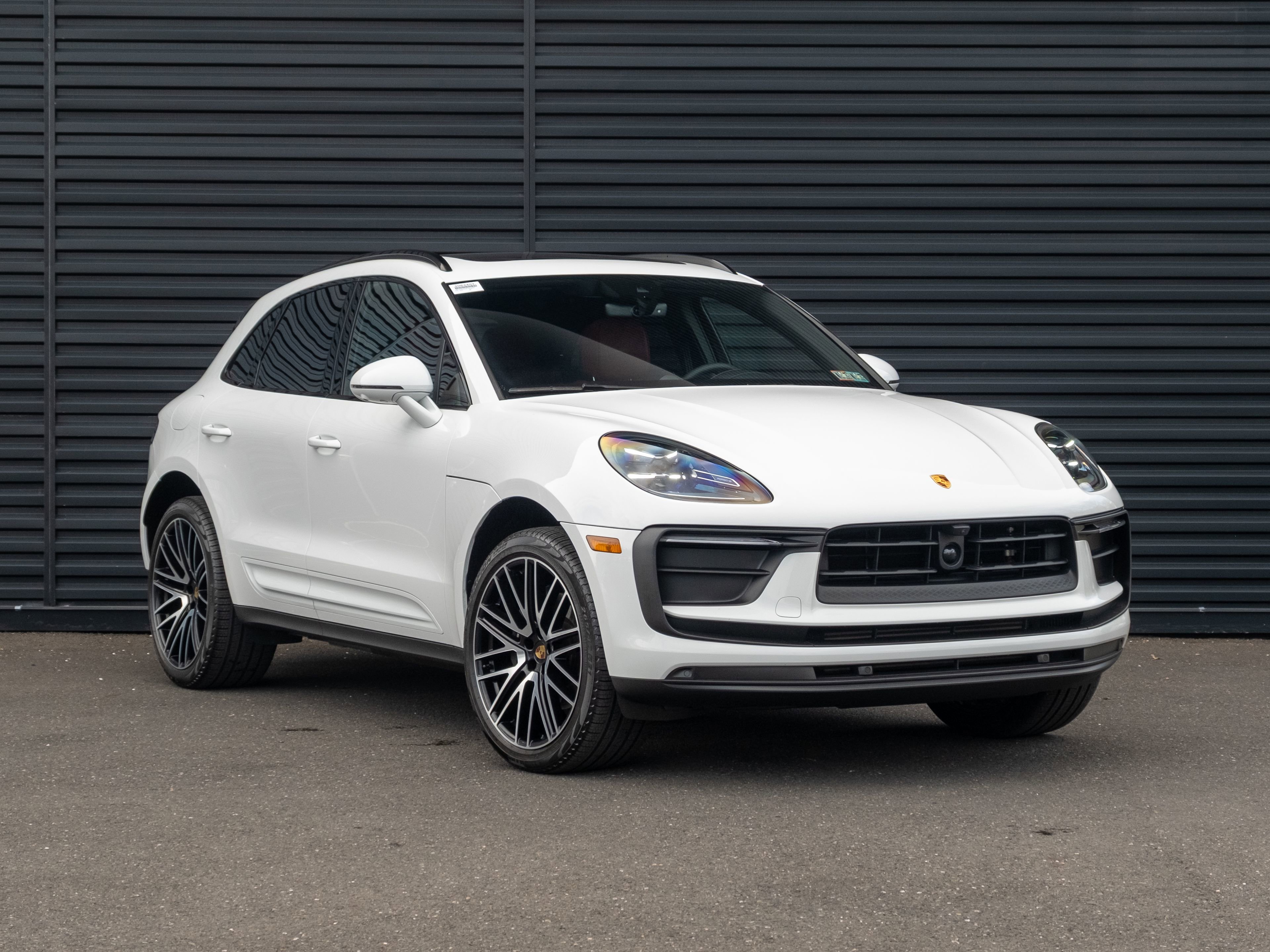 Certified 2025 Porsche Macan image 10