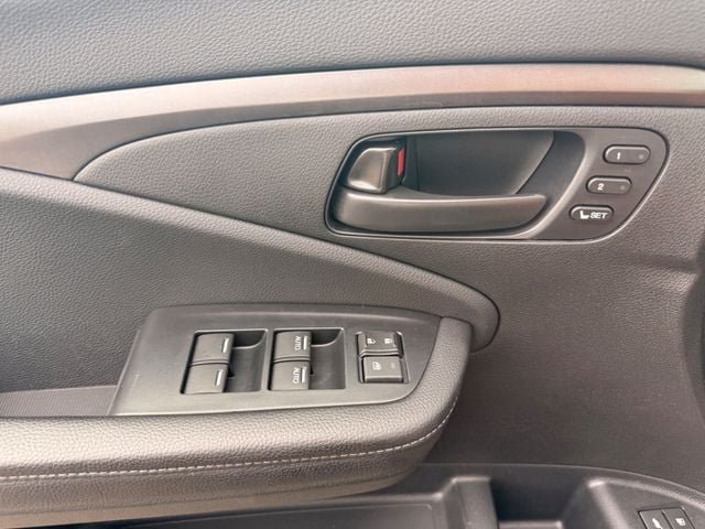 Used 2025 Honda Passport EX-L image 8