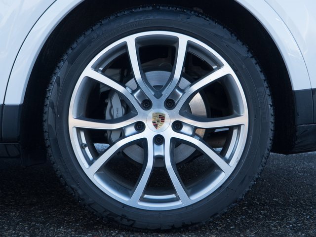 Certified 2023 Porsche Cayenne S Platinum image 13