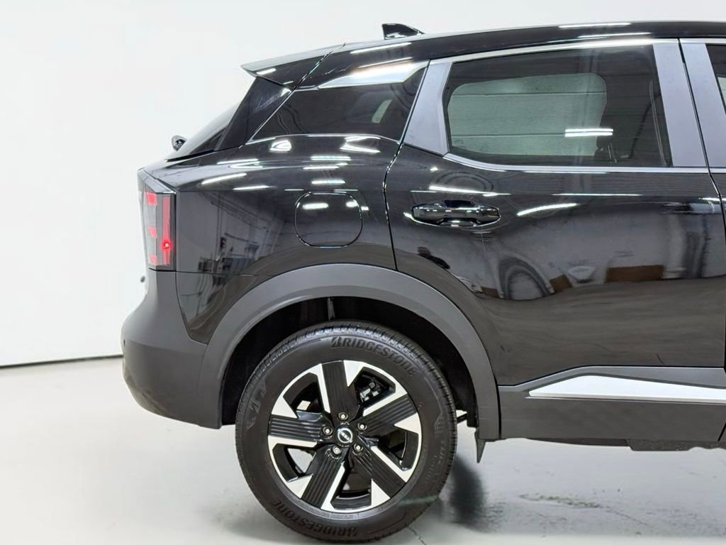 Used 2025 Nissan Kicks SV AWD/4WD image 14