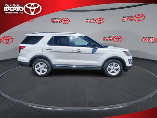 Used 2017 Ford Explorer XLT w/ Equipment Group 202A AWD/4WD image 9