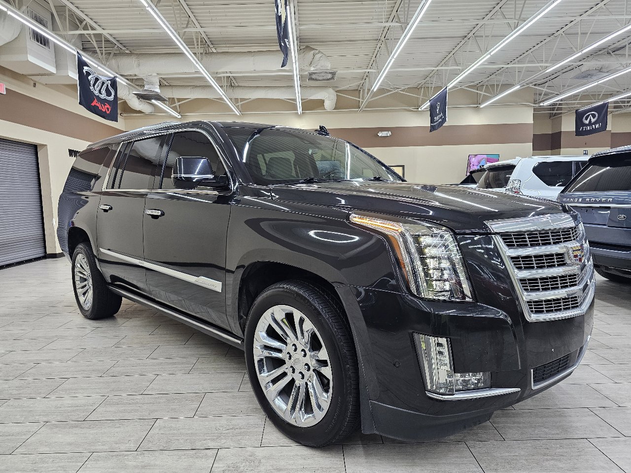 Used 2019 Cadillac Escalade ESV Premium Luxury w/ LPO, Radiant Package image 4