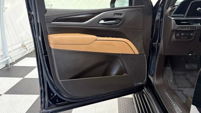 Used 2023 Cadillac Escalade Sport w/ LPO, ONYX Package AWD/4WD image 15