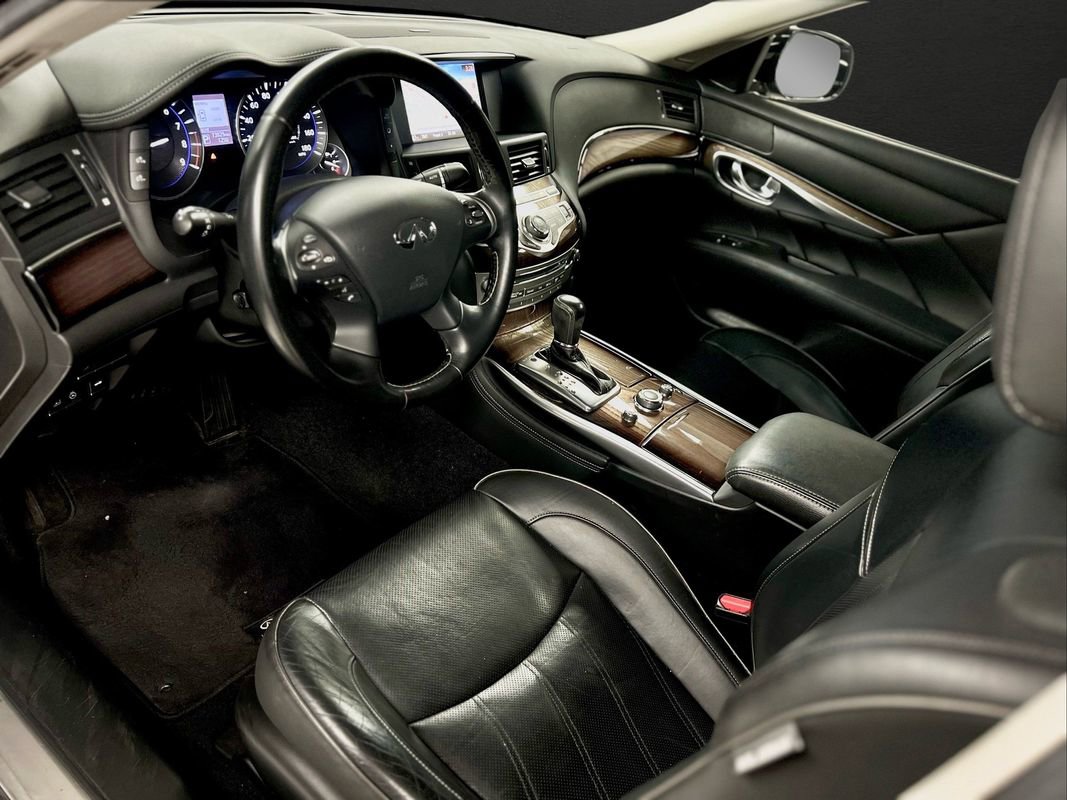 Used 2017 INFINITI Q70 L 3.7 w/ Deluxe Touring Package image 17