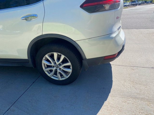 Used 2018 Nissan Rogue SV AWD/4WD image 13